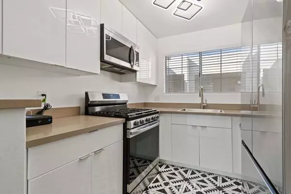 Woodland Hills, CA 91367,5515 Canoga Avenue