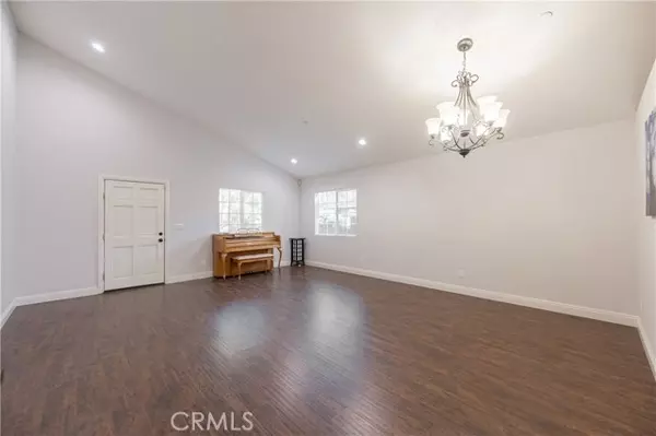 Canoga Park, CA 91303,7449 Alabama Avenue