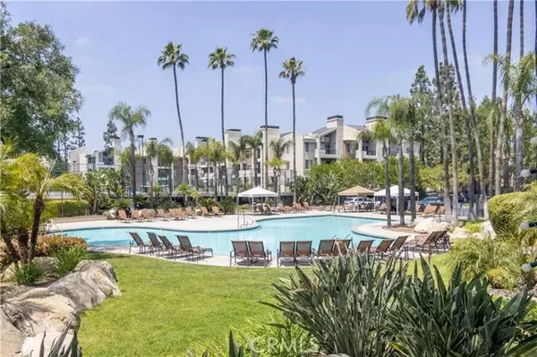 21520 Burbank Boulevard, Woodland Hills, CA 91367