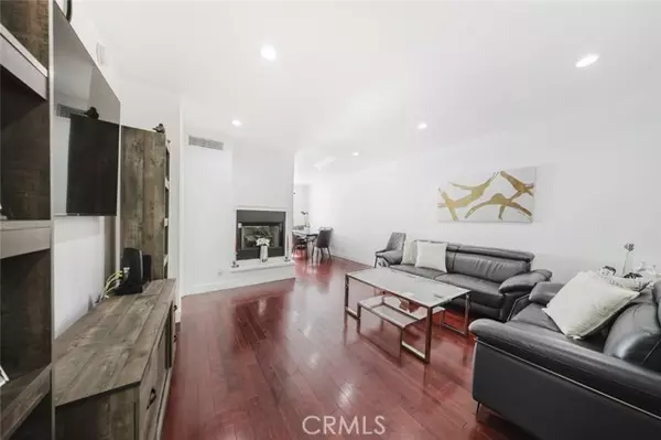 9775 Via Roma, Burbank, CA 91504