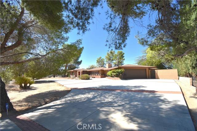 19955 Chickasaw Road, Apple Valley, CA 92307