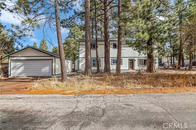 345 West Country Club Boulevard, Big Bear City, CA 92314