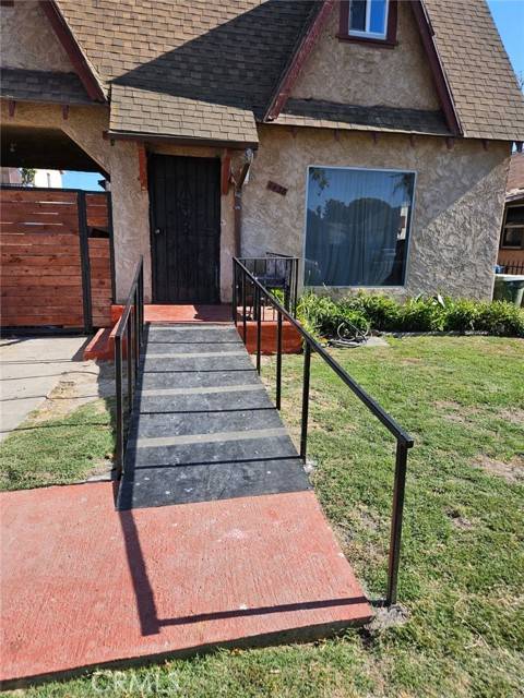 1438 West 69th Street, Los Angeles, CA 90047