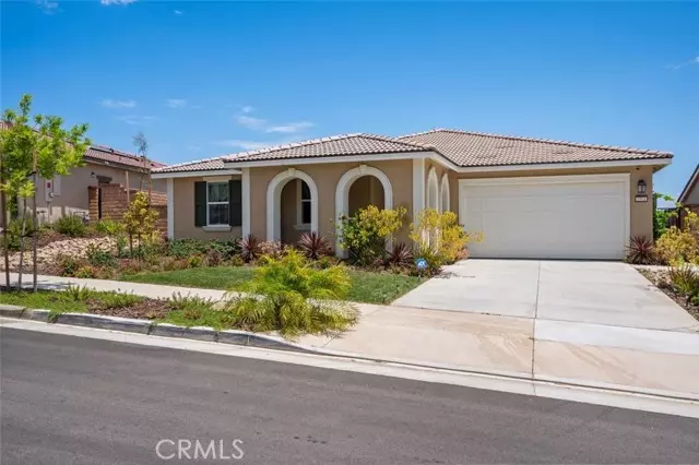 2521 Santa Fiora Drive, Corona, CA 92882