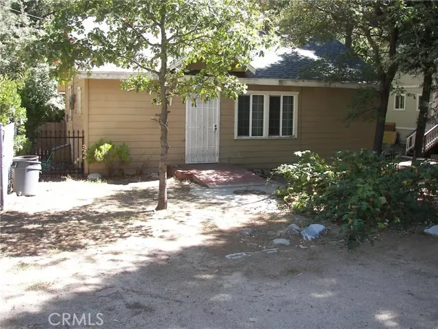 621 Friendly Lane, Crestline, CA 92325