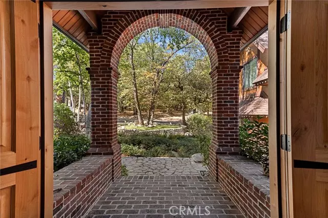 951 Osprey Lane, Lake Arrowhead, CA 92352