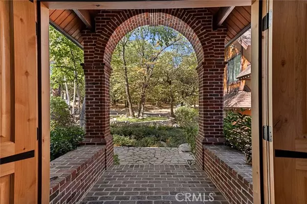 951 Osprey Lane, Lake Arrowhead, CA 92352