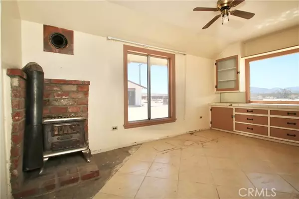 29 Palms, CA 92277,5285 Utah Trail