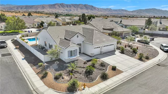 10811 Toyon Court, Apple Valley, CA 92308