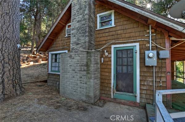 480 Valley Road, Crestline, CA 92325