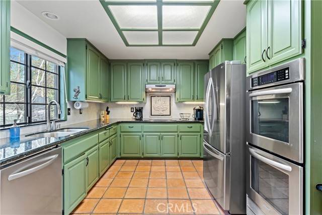 Lake Arrowhead, CA 92352,26150 Walnut Hills Drive