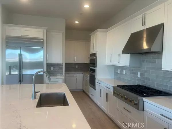 Valencia, CA 91381,27333 Creekwood Lane