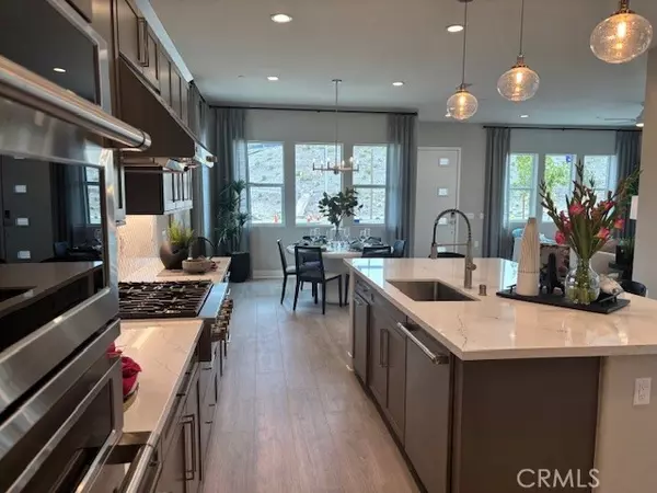 Valencia, CA 91381,27334 Creekwood Lane