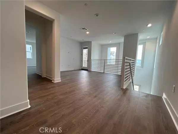 Valencia, CA 91381,27339 Creekwood Lane