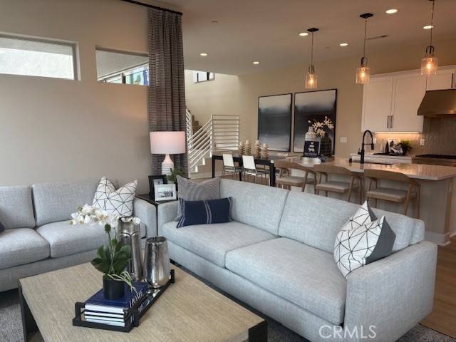 Valencia, CA 91381,27346 Creekwood Lane