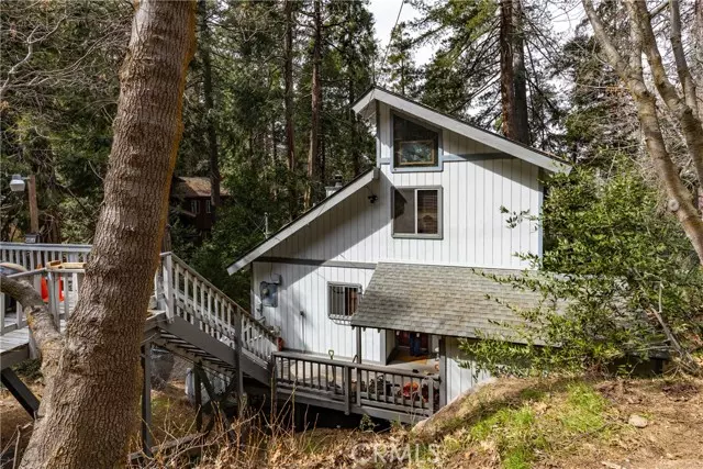 24036 Lakeview Drive, Crestline, CA 92325