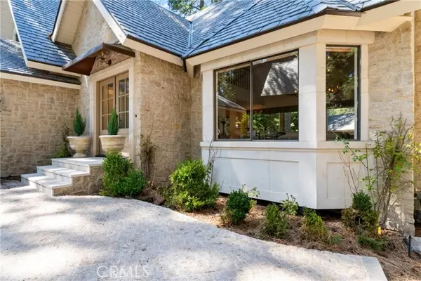 Lake Arrowhead, CA 92352,466 Sky View Ridge Drive