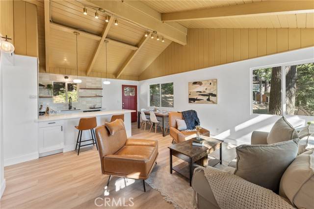 738 West Victoria Court, Lake Arrowhead, CA 92352