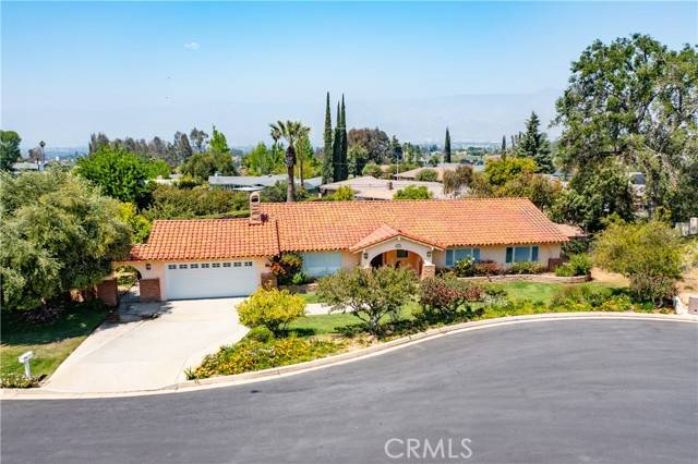 645 Alta Loma Drive, Redlands, CA 92373