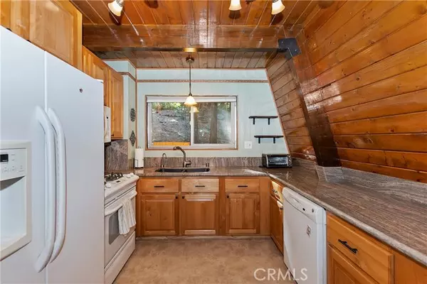 Crestline, CA 92325,24091 Lakeview Drive