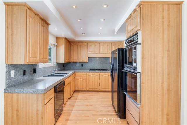 Redlands, CA 92373,1517 Pamela Crest