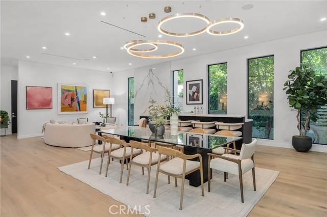 Sherman Oaks, CA 91403,15231 Greenleaf Street