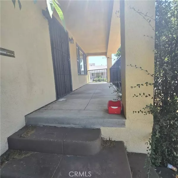 Los Angeles, CA 90042,5427 Meridian Street