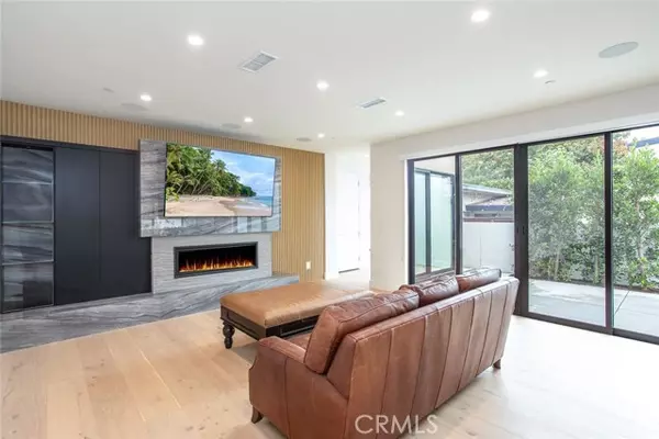 Newport Beach, CA 92663,1511 Cliff Dr
