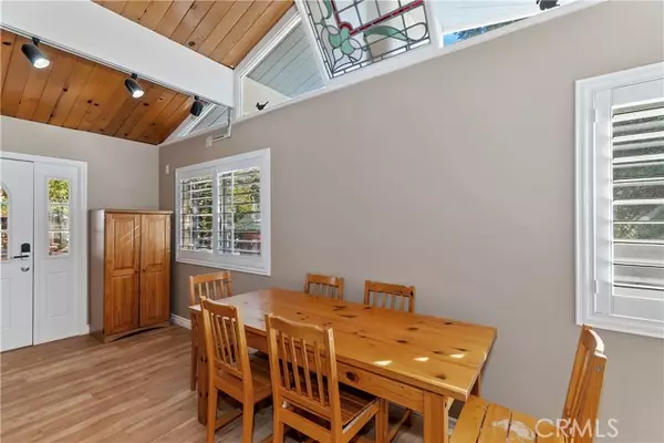 Running Springs, CA 92382,31435 Oakleaf