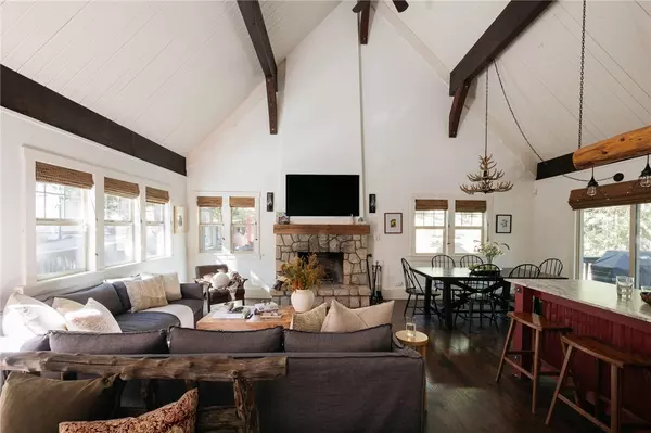 Lake Arrowhead, CA 92352,224 Crest Circle