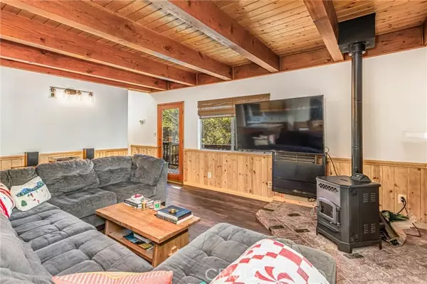 Angelus Oaks, CA 92305,5879 Mountain Creek Home