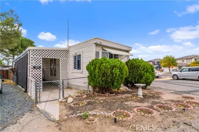 Hesperia, CA 92345,9426 Tamarisk