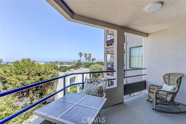 Redondo Beach, CA 90277,510 The Village