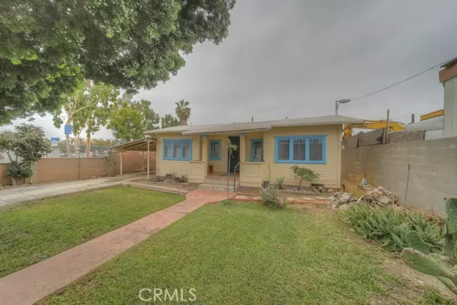 926 Lincoln Avenue, Santa Ana, CA 92701