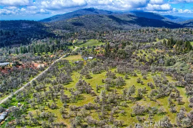 5428 East Whitlock Road, Midpines, CA 95345