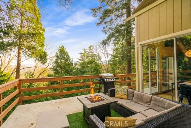 579 East Victoria Court, Lake Arrowhead, CA 92352