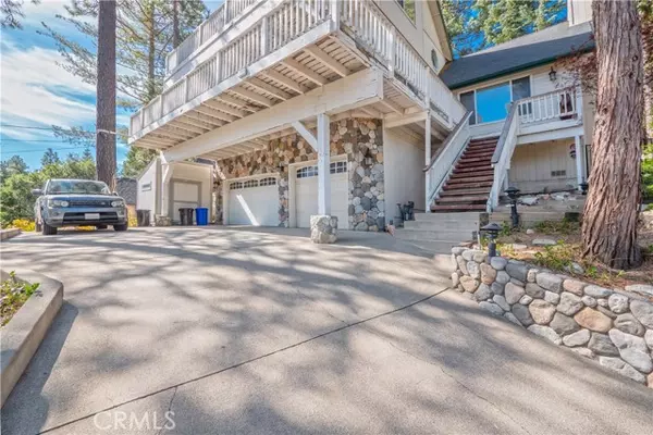 Lake Arrowhead, CA 92352,212 North Fairway Drive