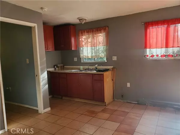 221 East 92nd Street, Los Angeles, CA 90003