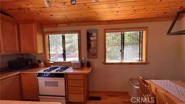 Green Valley Lake, CA 92341,33478 Angeles Drive