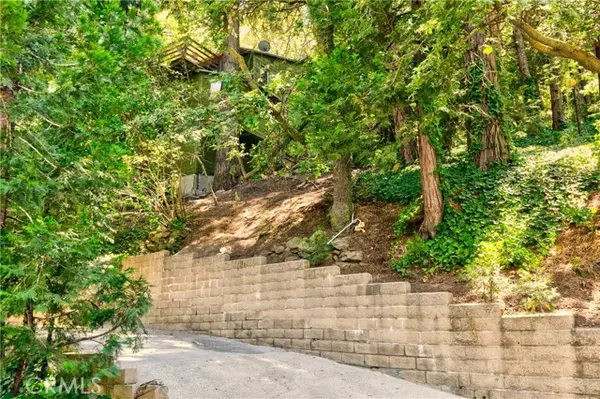 Crestline, CA 92325,994 Mercury Way