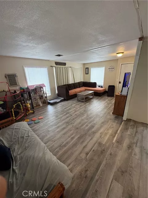 Wildomar, CA 92595,33020 Robert