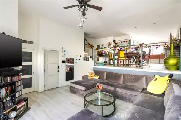 Chatsworth, CA 91311,21901 Lassen