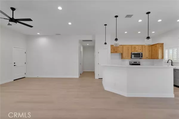 Apple Valley, CA 92307,15561 Desert Star