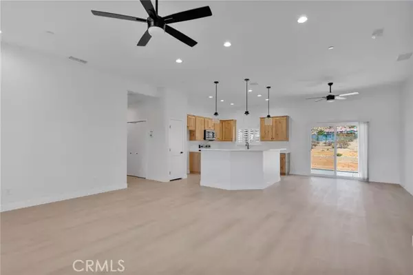 Apple Valley, CA 92307,15561 Desert Star