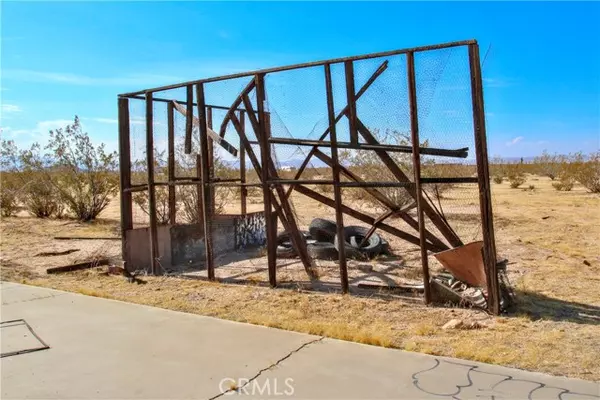 Joshua Tree, CA 92252,62105 Moon Drive