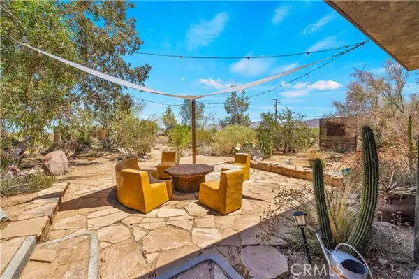 Joshua Tree, CA 92252,4851 Avenida La Flora Desierta