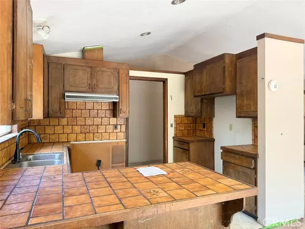 Willits, CA 95490,26901 Bear Drive