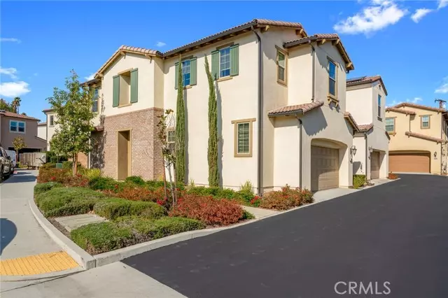 2960 Villa Catalonia Circle, Corona, CA 92881