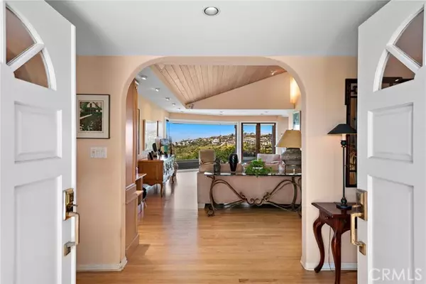 Laguna Beach, CA 92651,2060 Temple Hills Drive