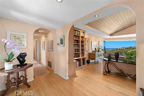 Laguna Beach, CA 92651,2060 Temple Hills Drive